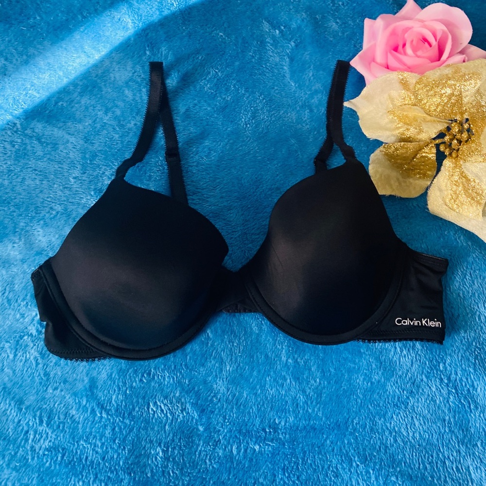 NWOT Calvin Klein black Bras size 32b